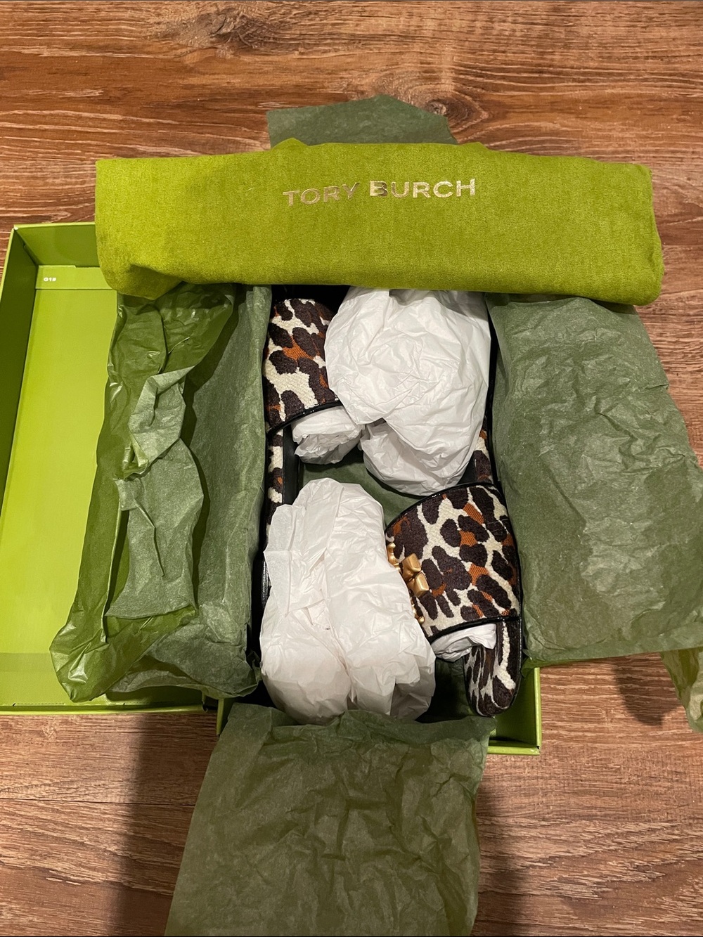 Tory Burch Eleanor Leopard-Print Slide Mules with Gold Logo - Picture 4 of 6